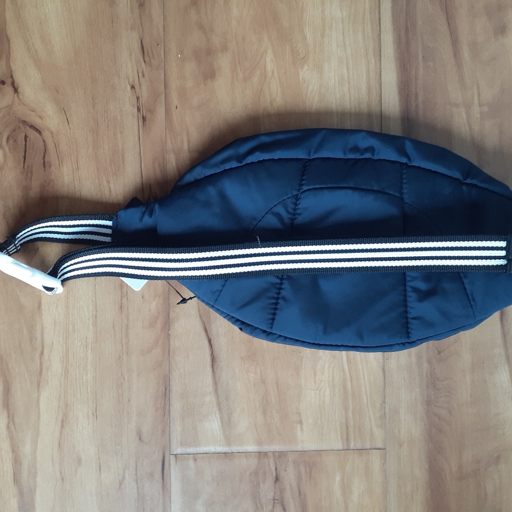 Adidas Core Waist Pack NWT - Picture 5 of 9